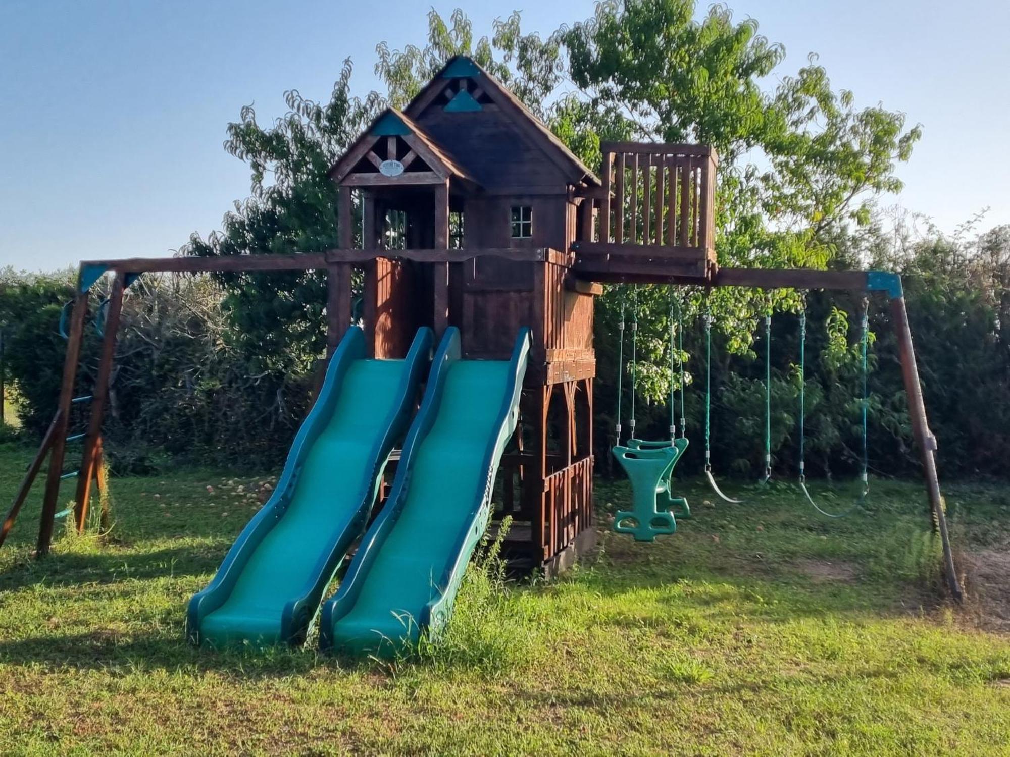 Appartement A La Campagne Avec Piscine Durtal Exterior photo